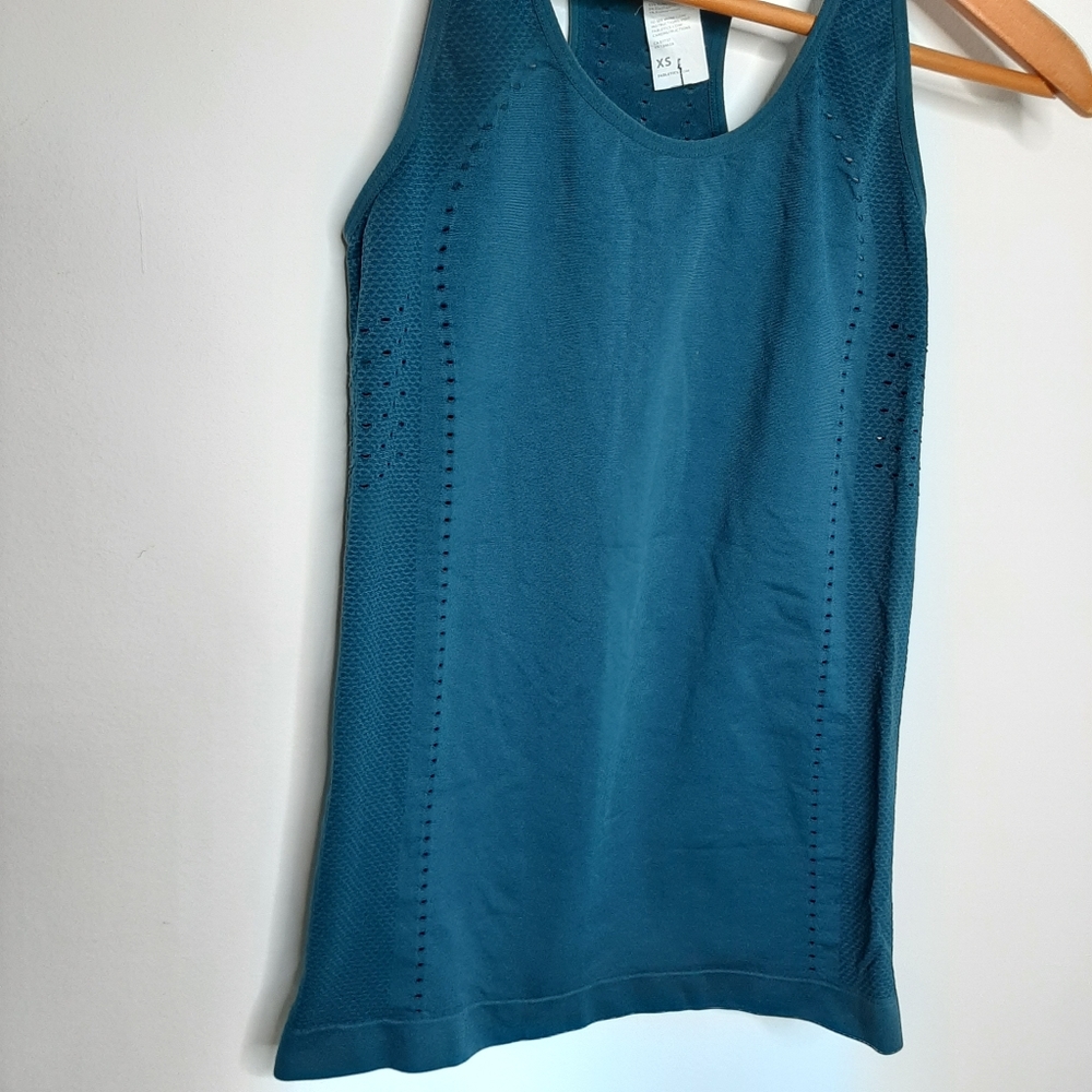 Fabletics Delta Seamless Tank II size XS - Picture 7 of 7